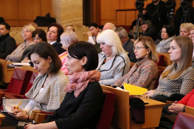 Питання запобігання торгівлі людьми та домашньому насильству обговорили на профільній нараді у Закарпатській ОДА