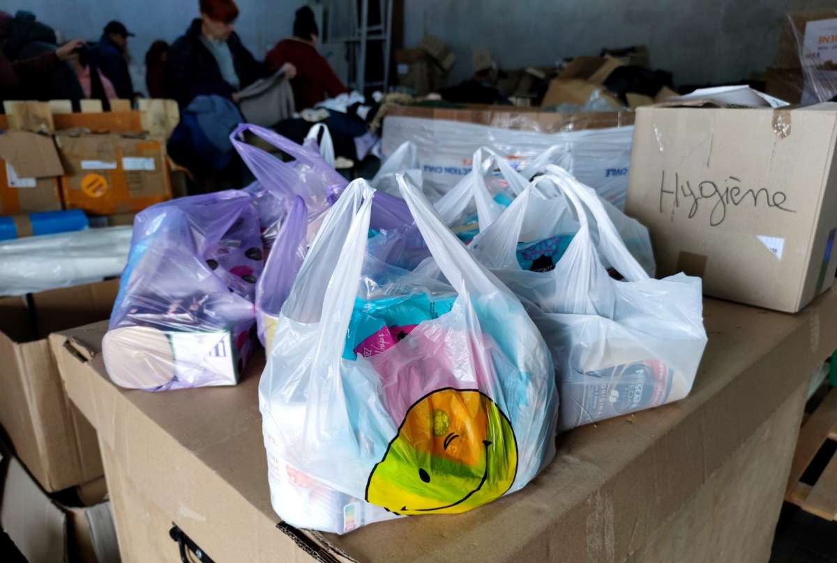 More than 4,000 sets of food and hygiene kits were issued by CAMZ volunteers to internally displaced persons in Uzhhorod