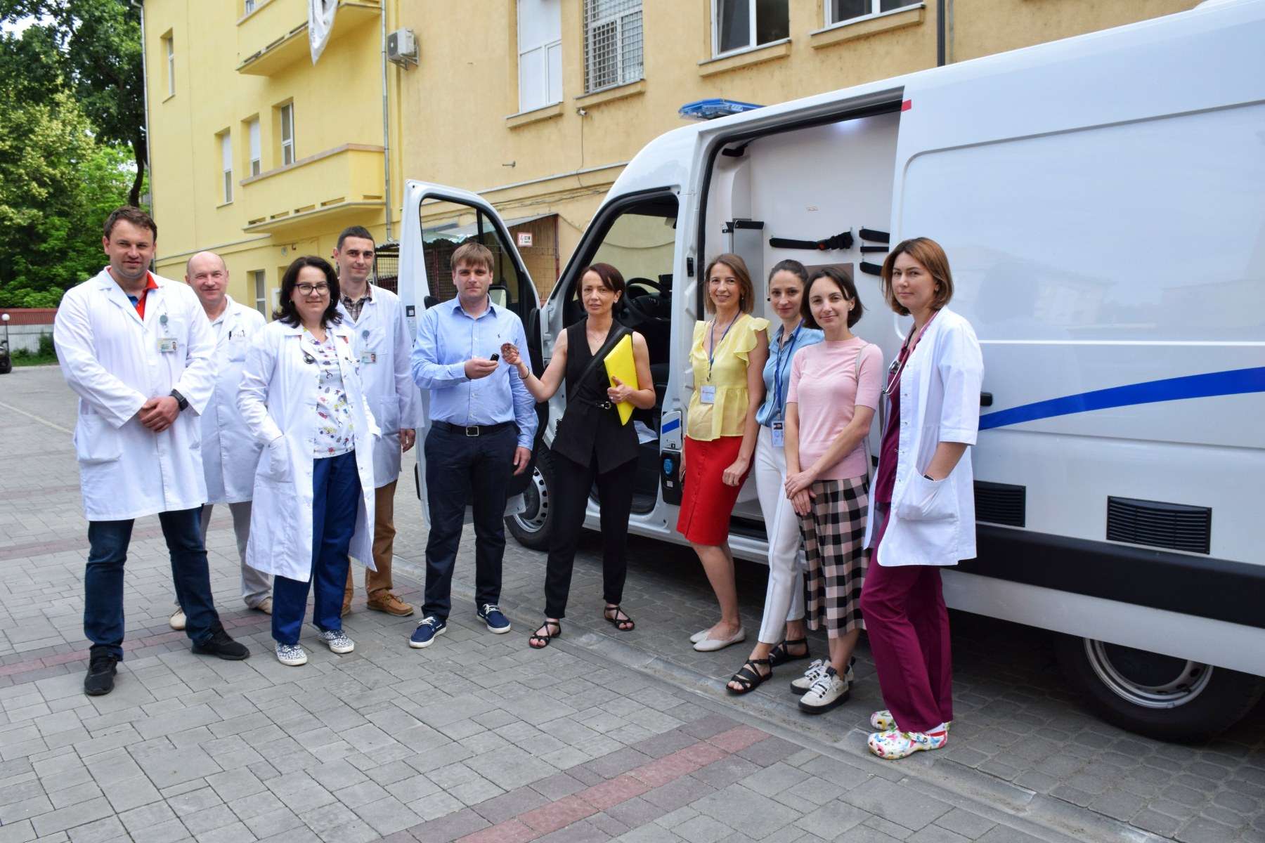 A short history of great work resulting in delivery of 11 ambulances to Ukraine