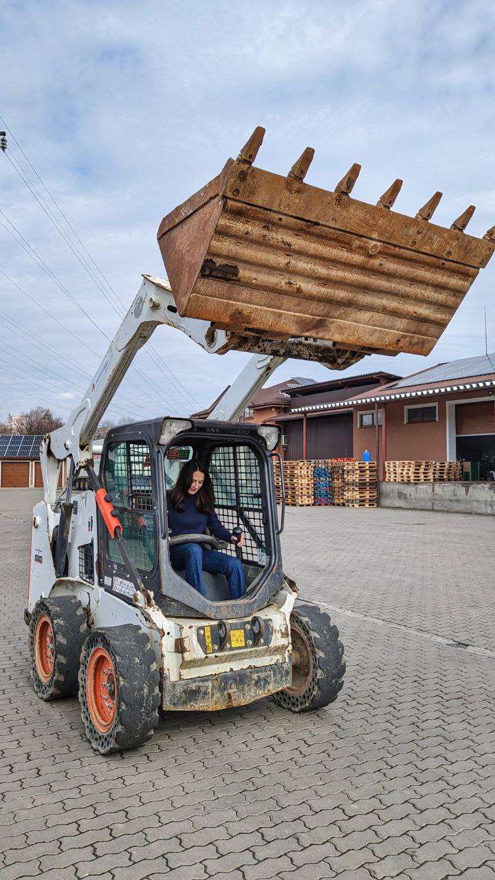 A story about an excavator, or how civil society works