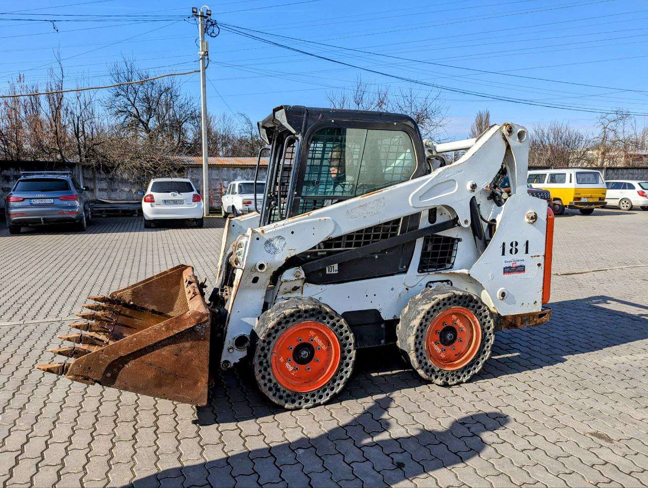 A story about an excavator, or how civil society works