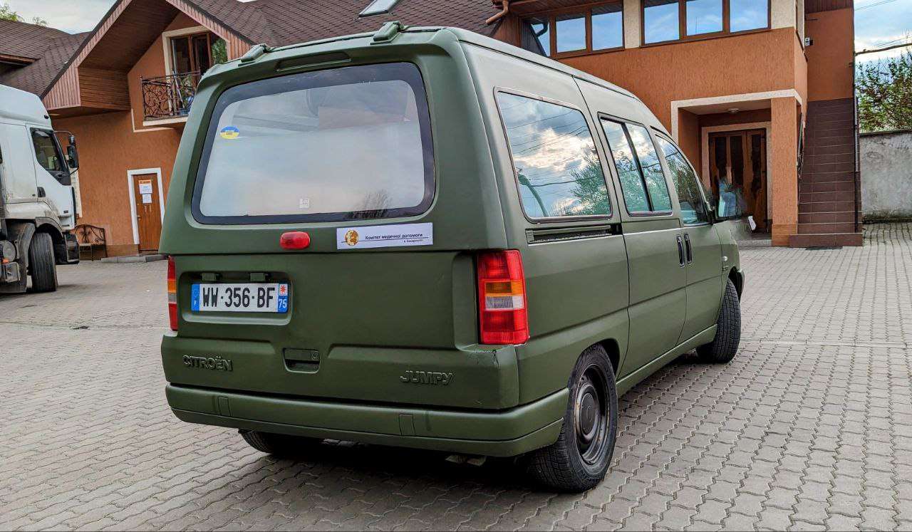 Ambulance for the military: from Paris via Uzhhorod to the front line