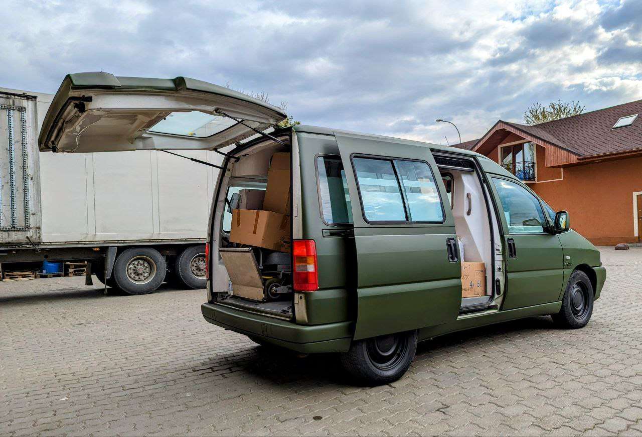 Ambulance for the military: from Paris via Uzhhorod to the front line