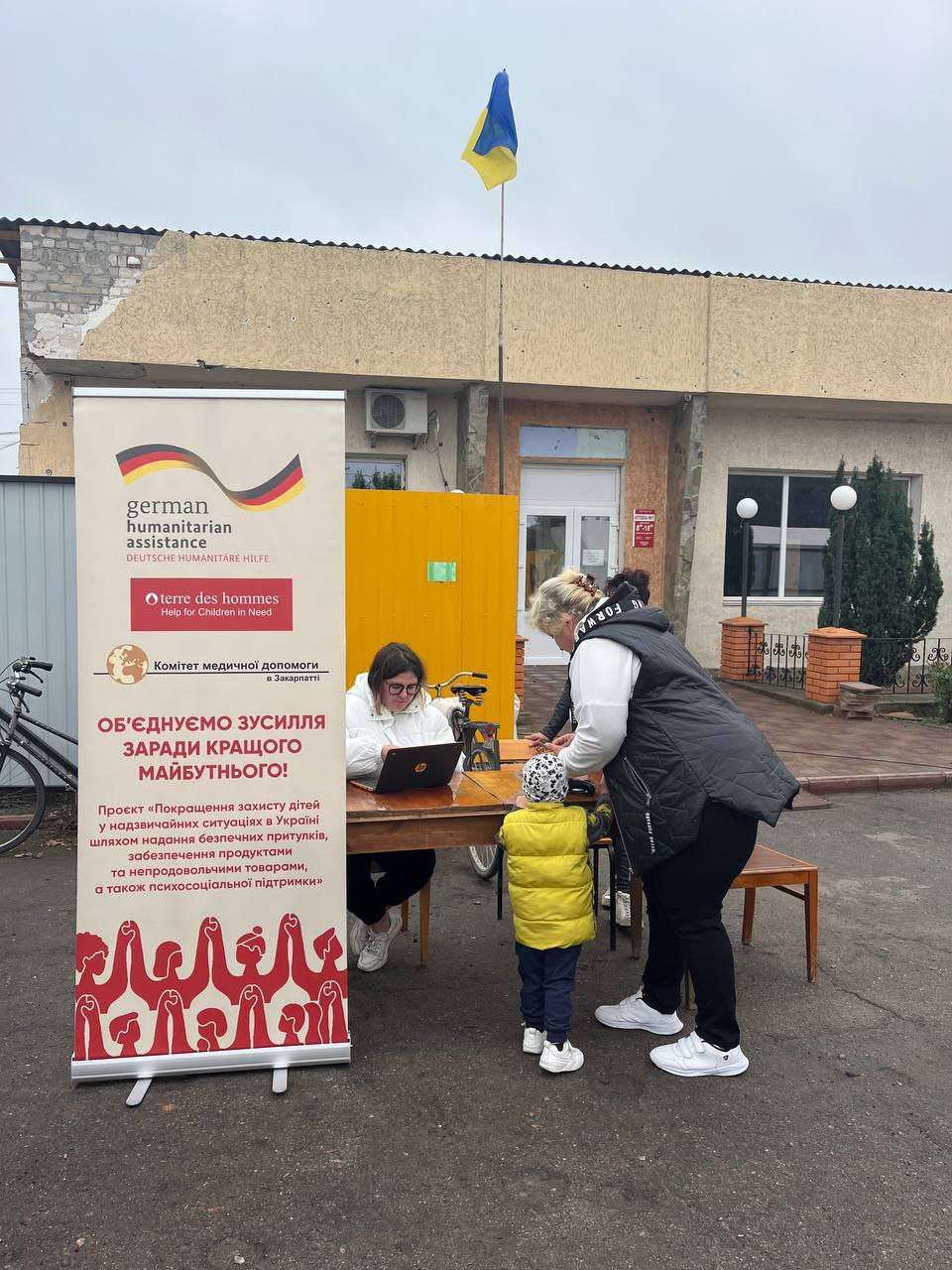 Helping civilians in Kherson region