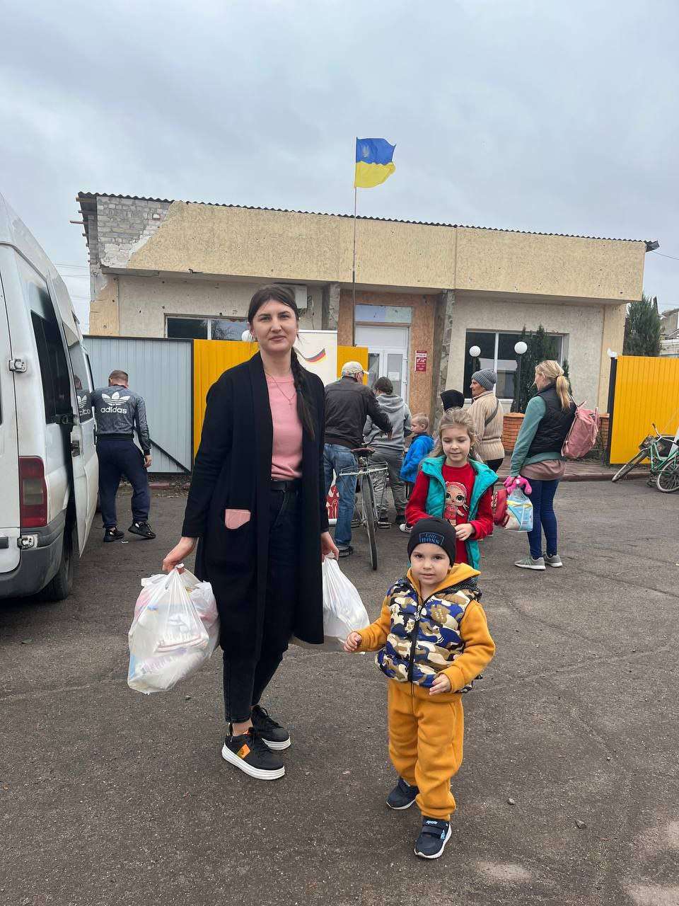 Helping civilians in Kherson region