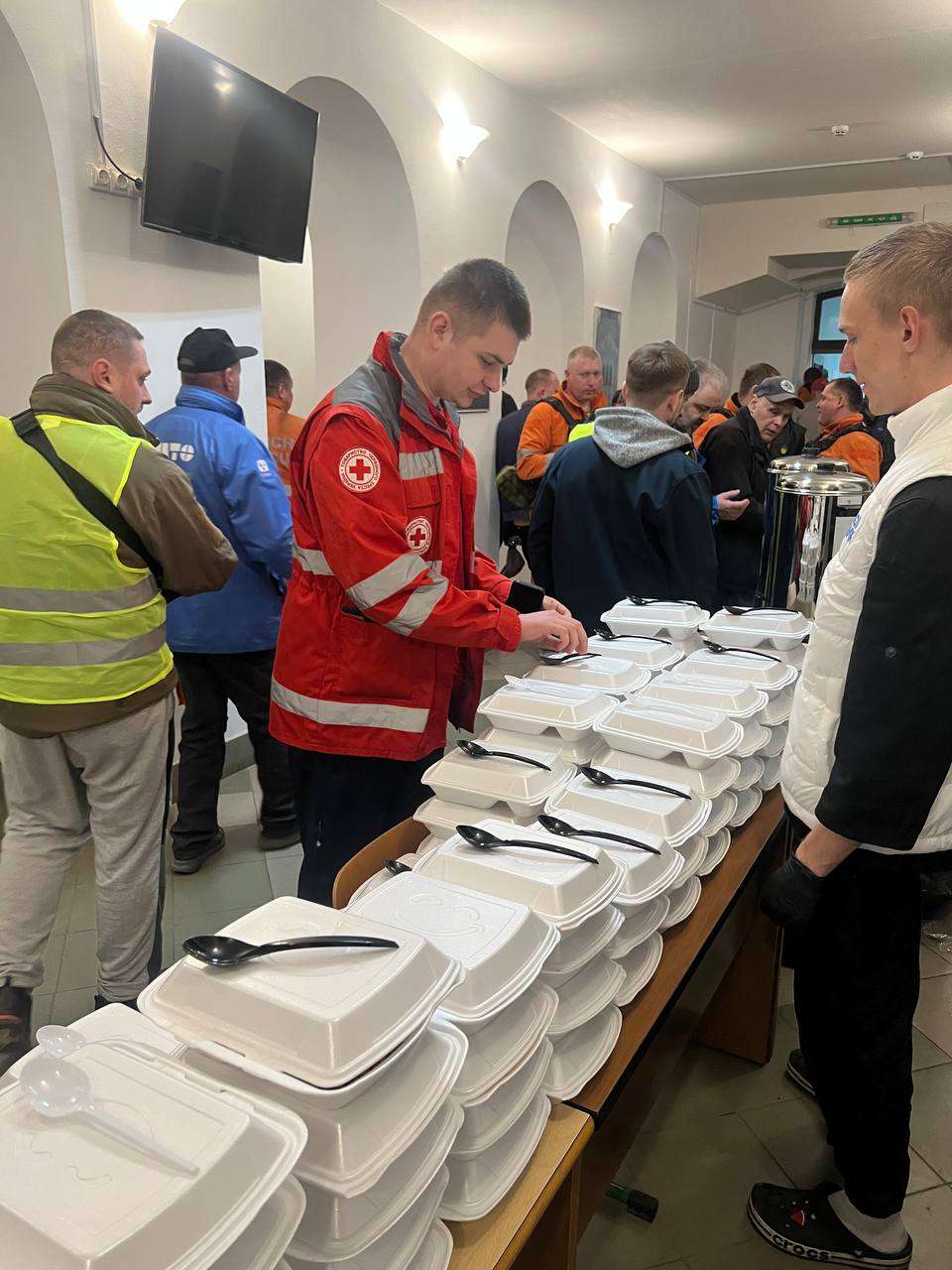«Їжа без кордонів»: понад 170 тисяч порцій гарячих обідів – поточні підсумки роботи команди фудтраку