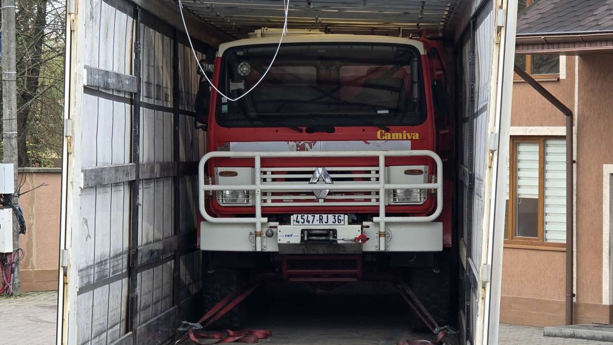 Ще один спеціальний транспортний засіб вирушив боротися з пожежами на прифронтових територіях