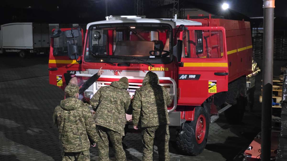 Ще один спеціальний транспортний засіб вирушив боротися з пожежами на прифронтових територіях
