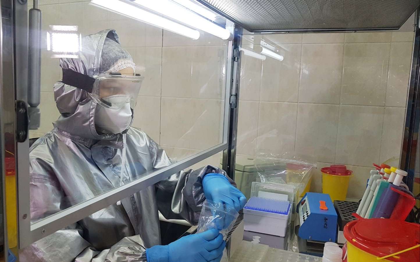 Biosafety box was transferred to the Transcarpathian laboratory testing for coronavirus