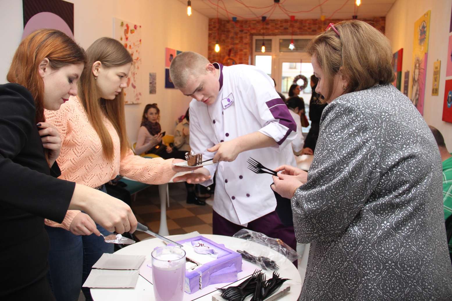 The Medical Aid Committee in Zakarpattia supported the work of an inclusive confectionery in Uzhhorod